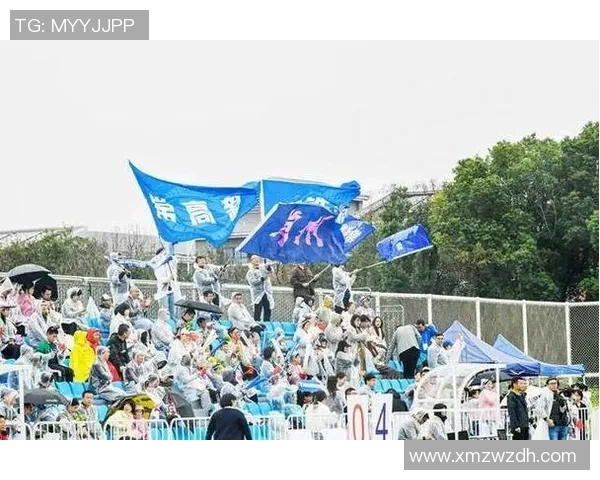 球星伪装成路人混迹街头踢足球 引发围观热潮和惊讶反应 球星伪装成路人混迹街头踢足球 引发围观热潮和惊讶反应