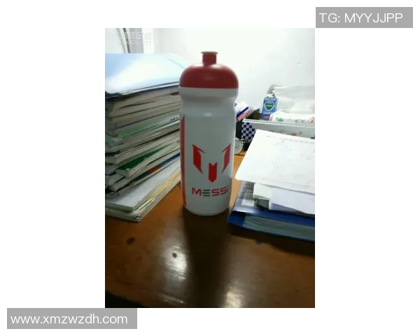 足球球星专属水壶设计:让运动与个性并行的时尚配件 足球球星专属水壶设计:让运动与个性并行的时尚配件