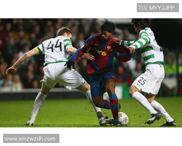 技术过人闪耀绿茵场足球巨星展现无与伦比控球艺术 技术过人闪耀绿茵场足球巨星展现无与伦比控球艺术