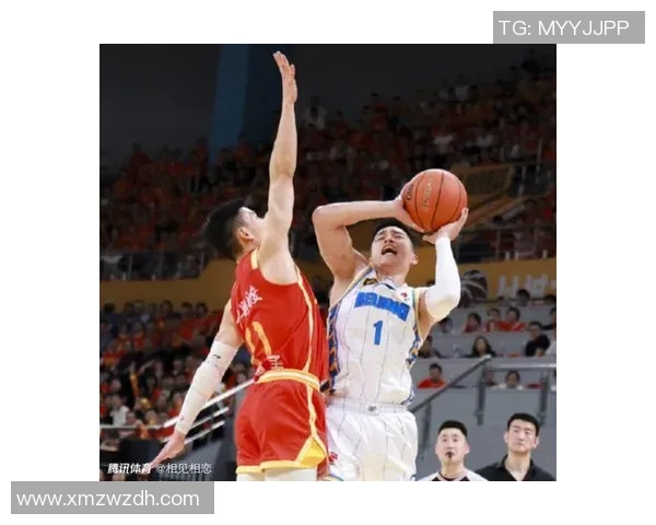 足球与CBA球星跨界合作 打破体育界界限共谱传奇新篇章 足球与CBA球星跨界合作 打破体育界界限共谱传奇新篇章